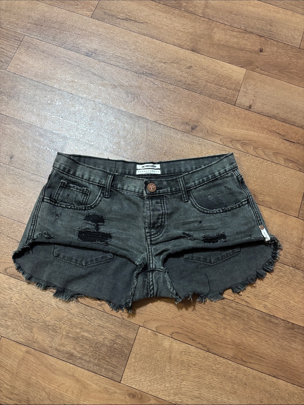 One x Oneteaspoon shorts Low Waist Medium Rise Button Fly Raw Curved Hem 29 Jean